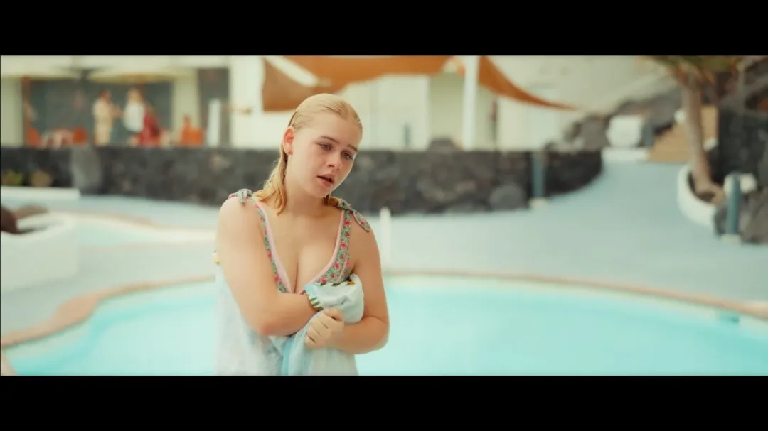 《逃離火山島》不愧是Netflix出品的災難片，場面宏大，故事情節扣人心絃值得一款！