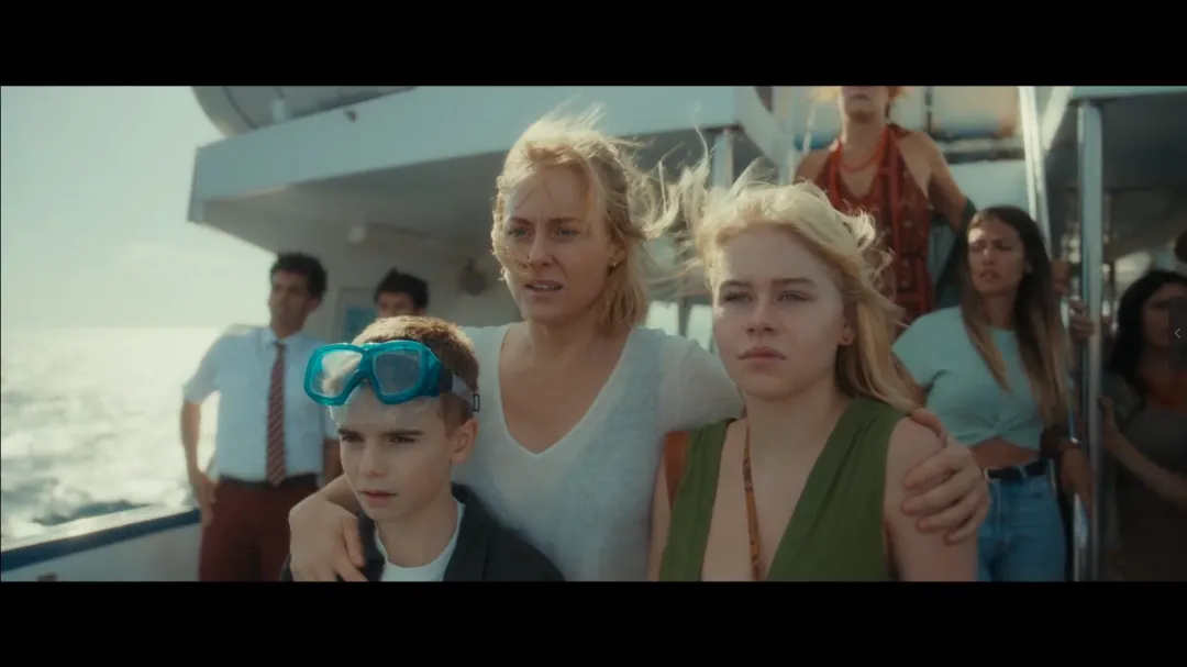 《逃離火山島》不愧是Netflix出品的災難片，場面宏大，故事情節扣人心絃值得一款！