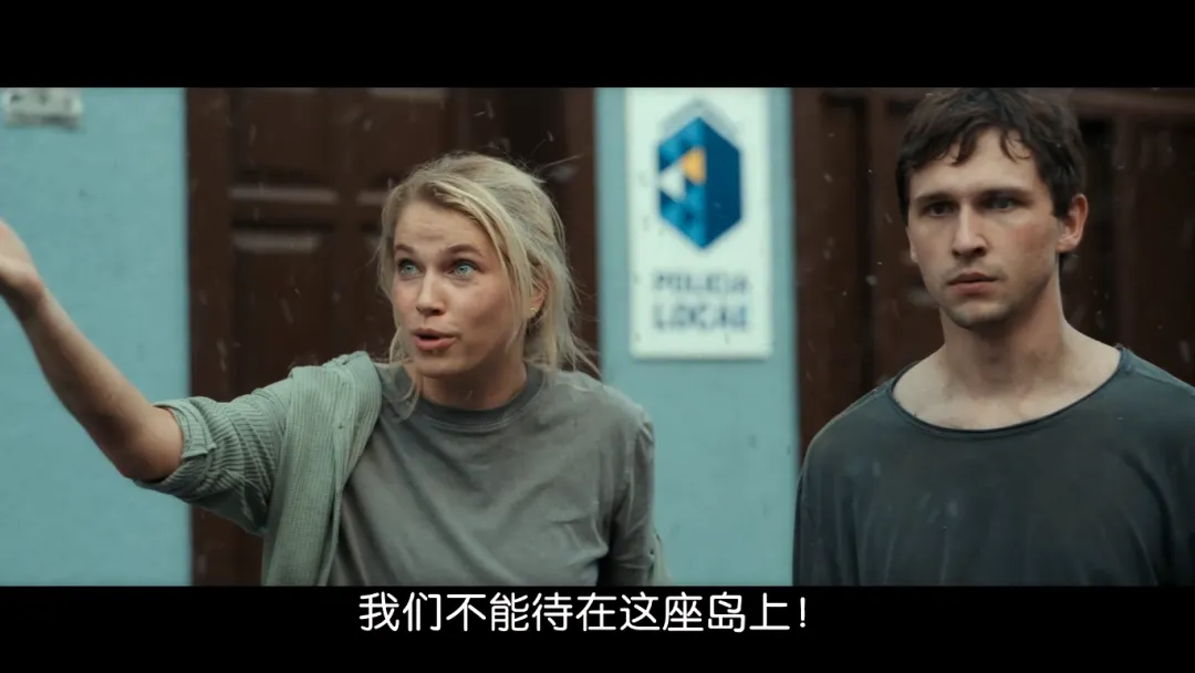 《逃離火山島》不愧是Netflix出品的災難片，場面宏大，故事情節扣人心絃值得一款！