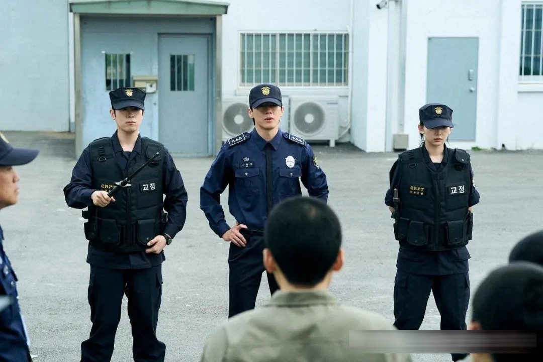 韩剧《铁拳教育》:有些孩子是恶魔,有些老师是人渣,有些家长是怪兽