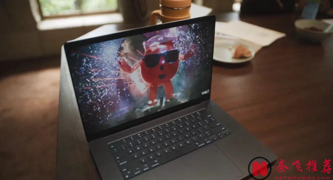 他梦想拍佳作，却沦为烂片推销员！这部《片厂风云/ 斗戏影业》剧揭穿了电影圈的真相。