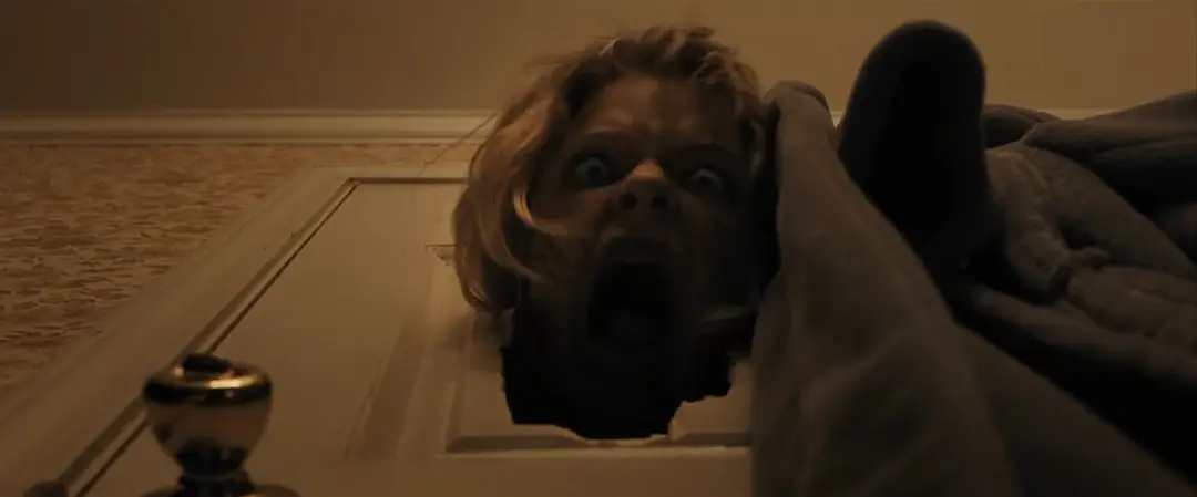 2025火爆的R级惊悚悬疑片《凶器》，不靠跳吓血腥吓人，纯纯心理压迫，连续四周北美票房冠军！