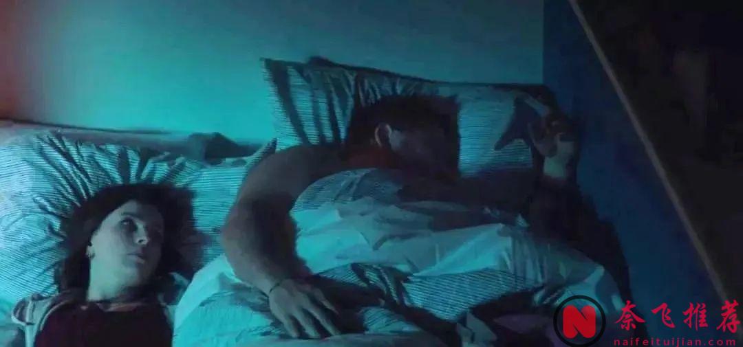 她假装无所谓，实则拼命活着，这部打着喜剧标签的英剧《此路朝上》，却看哭了无数人！