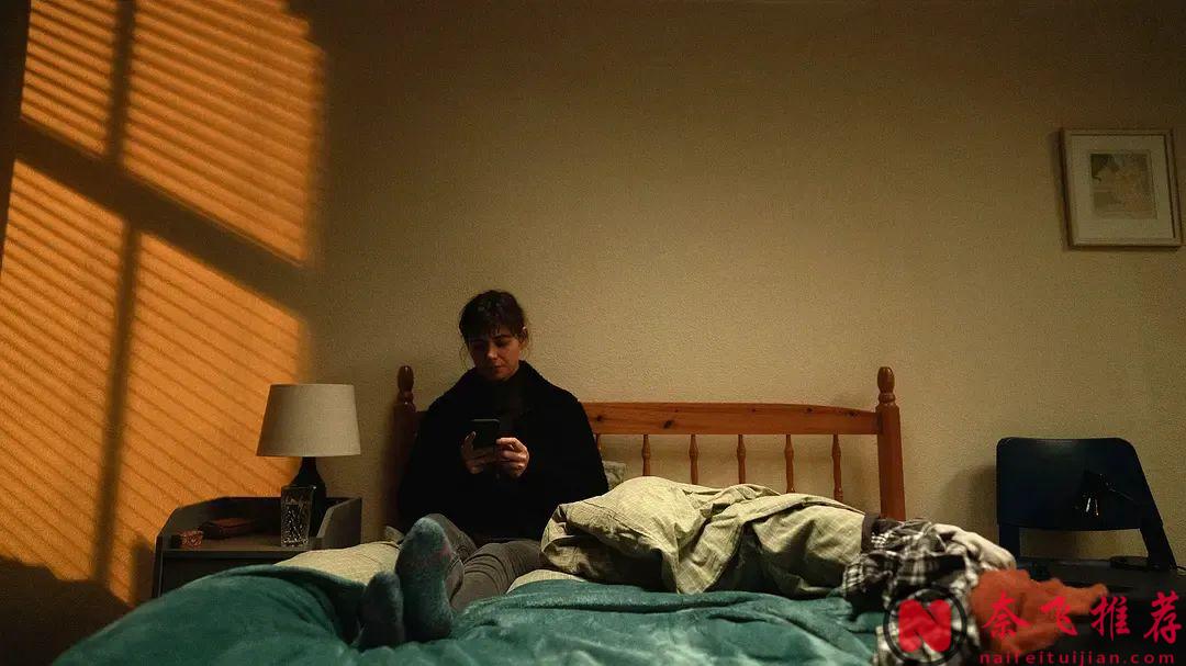 绝望到窒息，看完《坠落/下流偷生族》牛马又破防了！