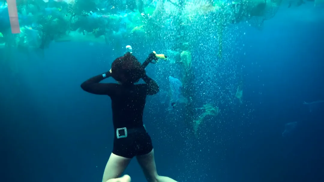 Netflix 炸出这部灾难爽片《巴黎深渊》，但被骂惨了！