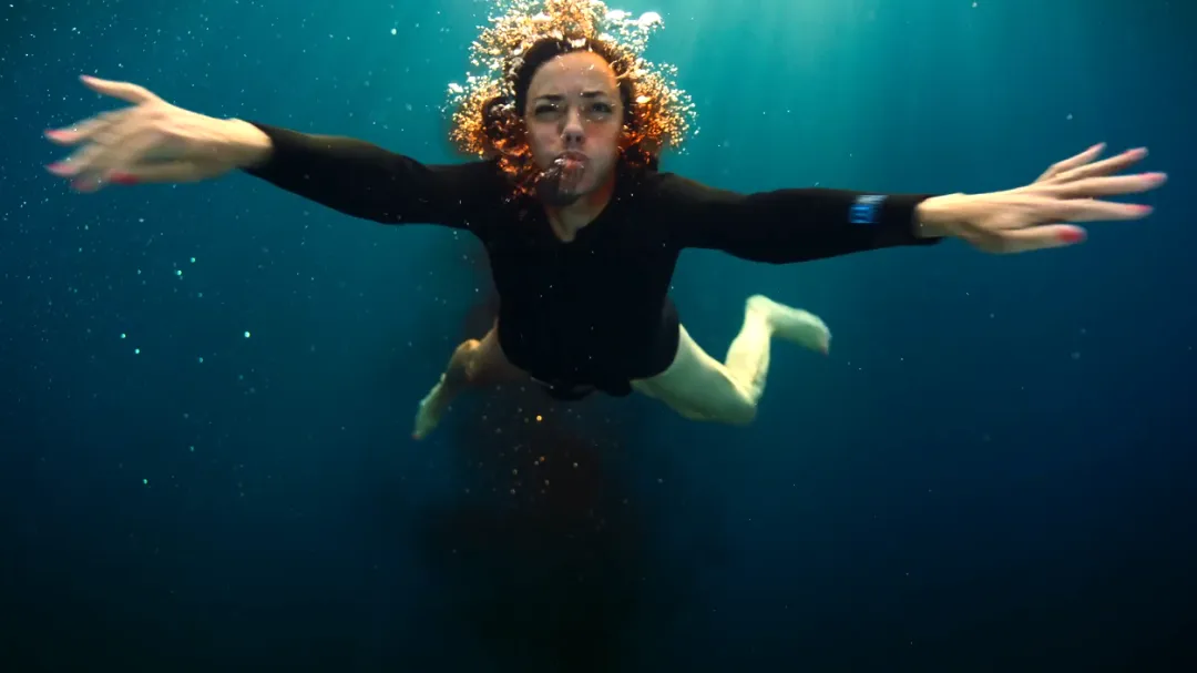 Netflix 炸出这部灾难爽片《巴黎深渊》，但被骂惨了！