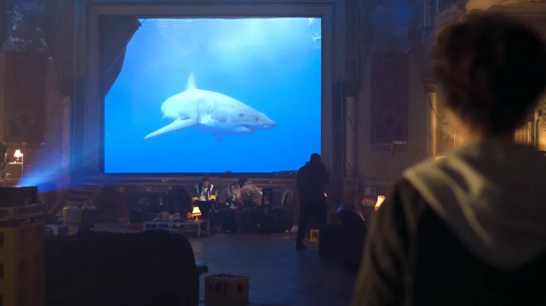 Netflix 炸出这部灾难爽片《巴黎深渊》，但被骂惨了！