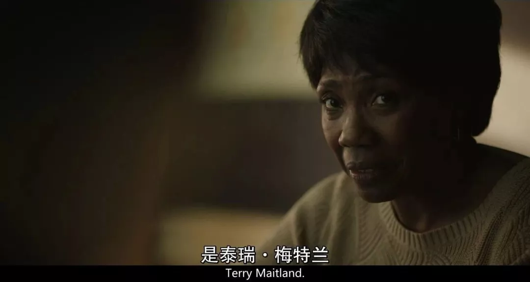 《局外人》（港译《异乡客》）：所有证据都指向他，可他同一时间在两个地方