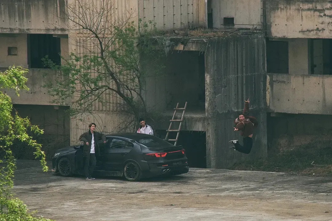 《狩獵的時間》透過一場絕望的生存搏鬥，深刻描繪了人在絕境中的掙扎與抉擇！