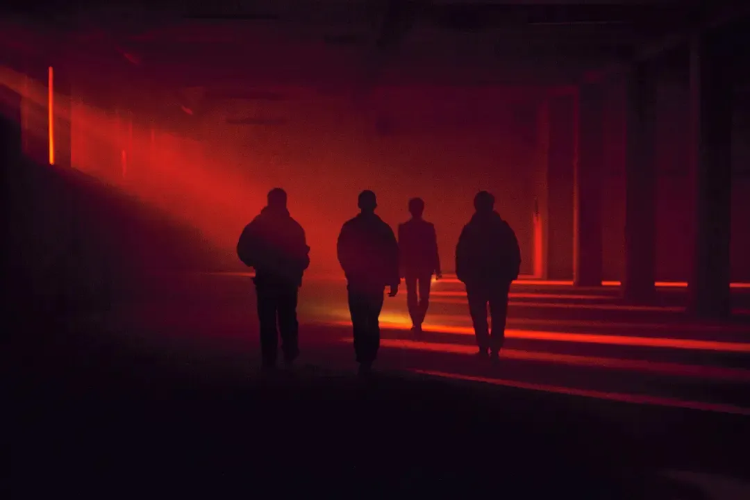 《狩獵的時間》透過一場絕望的生存搏鬥，深刻描繪了人在絕境中的掙扎與抉擇！