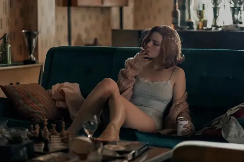 天才少女，尺度拉满，这部横扫11项艾美奖的美剧《后翼弃兵》我建议你看删减版！