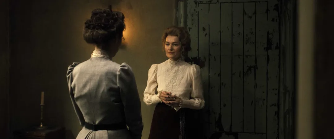 尺度禁忌俄劇《荒島旅店》！瘋批女人的荒島生活