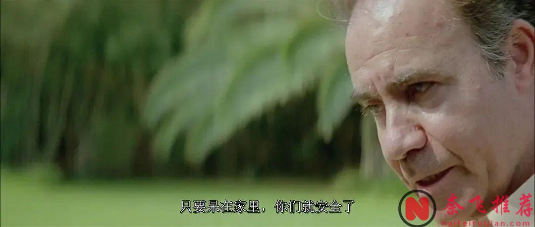 希臘高分驚悚片《狗牙/犬齒之家/非普通教欲》：三個小孩生活在與世隔絕的家庭中，被禁錮的人生終有一天被掙脫！