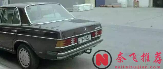 希臘高分驚悚片《狗牙/犬齒之家/非普通教欲》：三個小孩生活在與世隔絕的家庭中，被禁錮的人生終有一天被掙脫！