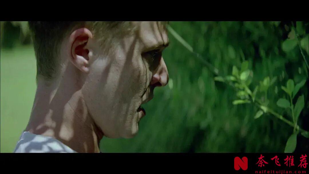 希臘高分驚悚片《狗牙/犬齒之家/非普通教欲》：三個小孩生活在與世隔絕的家庭中，被禁錮的人生終有一天被掙脫！