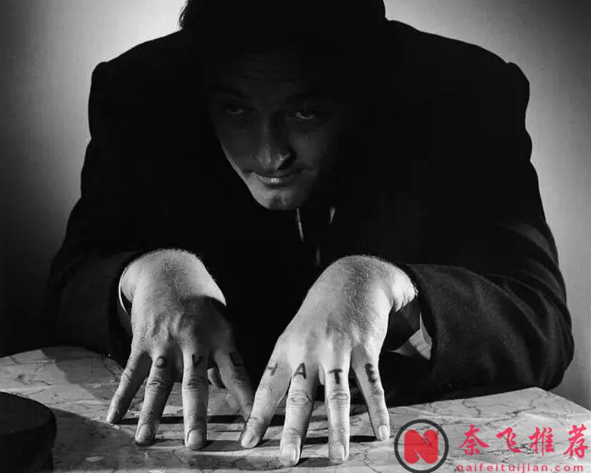 當年被嫌棄，現在卻成了恐怖美學的永恆經典，這部電影《獵人之夜》真牛！