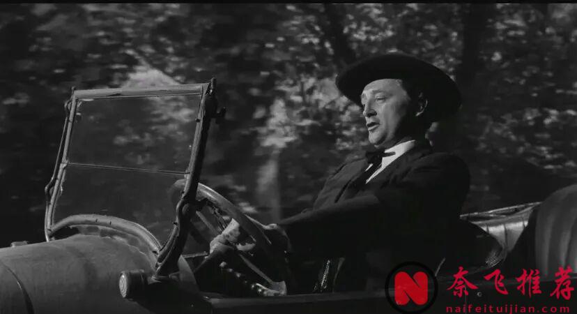 當年被嫌棄，現在卻成了恐怖美學的永恆經典，這部電影《獵人之夜》真牛！