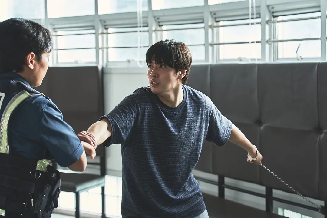 Netflix最新韓國驚悚片《牆外之音/84平方米》可太窒息了，把我都看焦慮了！