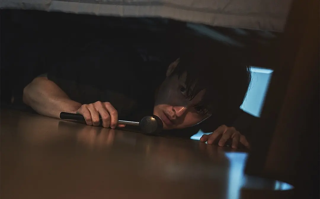 Netflix最新韓國驚悚片《牆外之音/84平方米》可太窒息了，把我都看焦慮了！