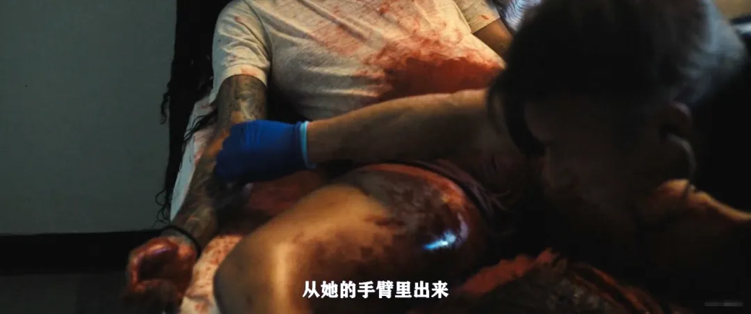 感官震撼！又一高能尺度新作《瀝青之城/Black Flies / 黑蠅》已上線！