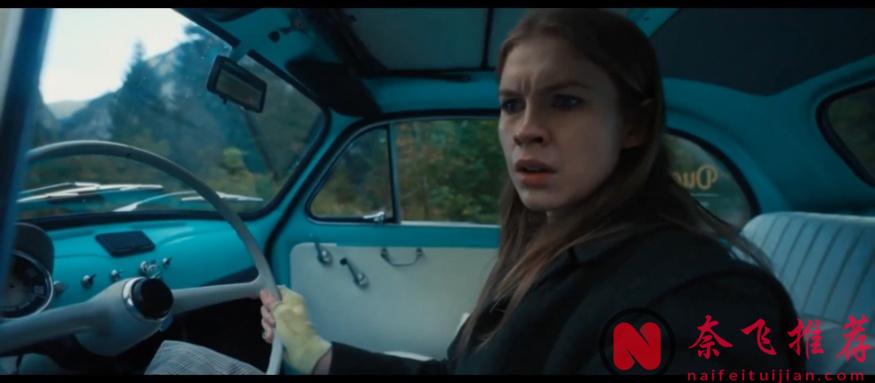 2025絕妙劇情！裝滿錢的箱子你撿還是不撿？