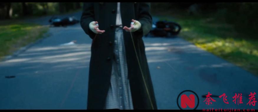 2025絕妙劇情！裝滿錢的箱子你撿還是不撿？