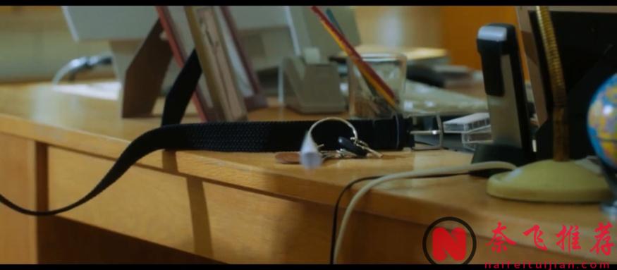 2025絕妙劇情！裝滿錢的箱子你撿還是不撿？