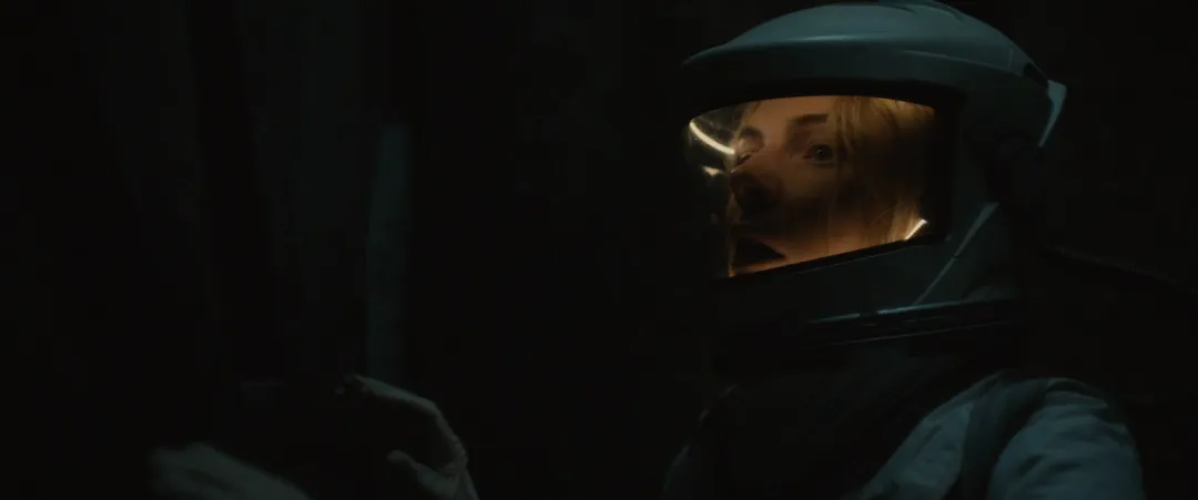 蘋果這末日求生神劇續集《末日地堡》第二季來了，進一步深入探索了筒倉的奧秘與人類的生存困境！