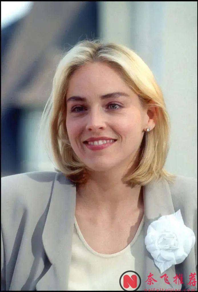 自曝曾九次流产的「莎朗·斯通/莎朗·史东」主演的七部大尺度R级电影