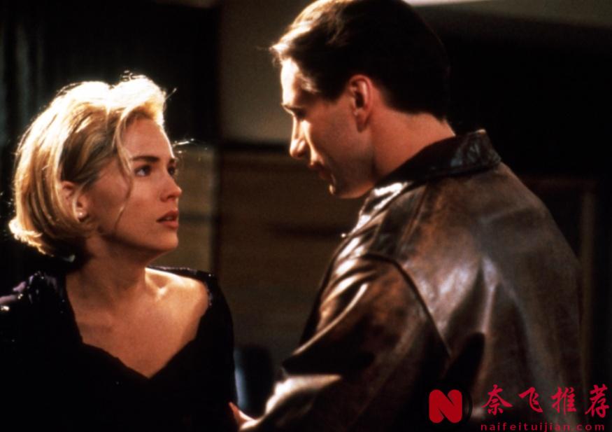 自曝曾九次流产的「莎朗·斯通/莎朗·史东」主演的七部大尺度R级电影