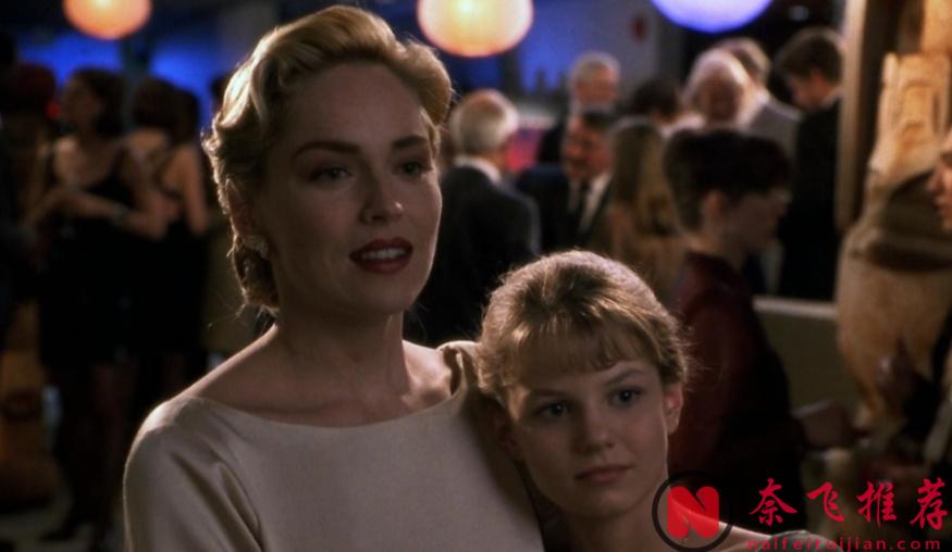 自曝曾九次流产的「莎朗·斯通/莎朗·史东」主演的七部大尺度R级电影