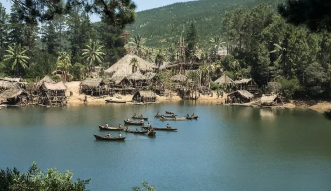 《黑帆》不愧是《斯巴达》的「兄弟篇」，值得通宵去看！