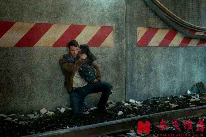 这部Netflix出品的炸裂美剧《​暗夜情报员/夜间探员》第二季终于回归了！