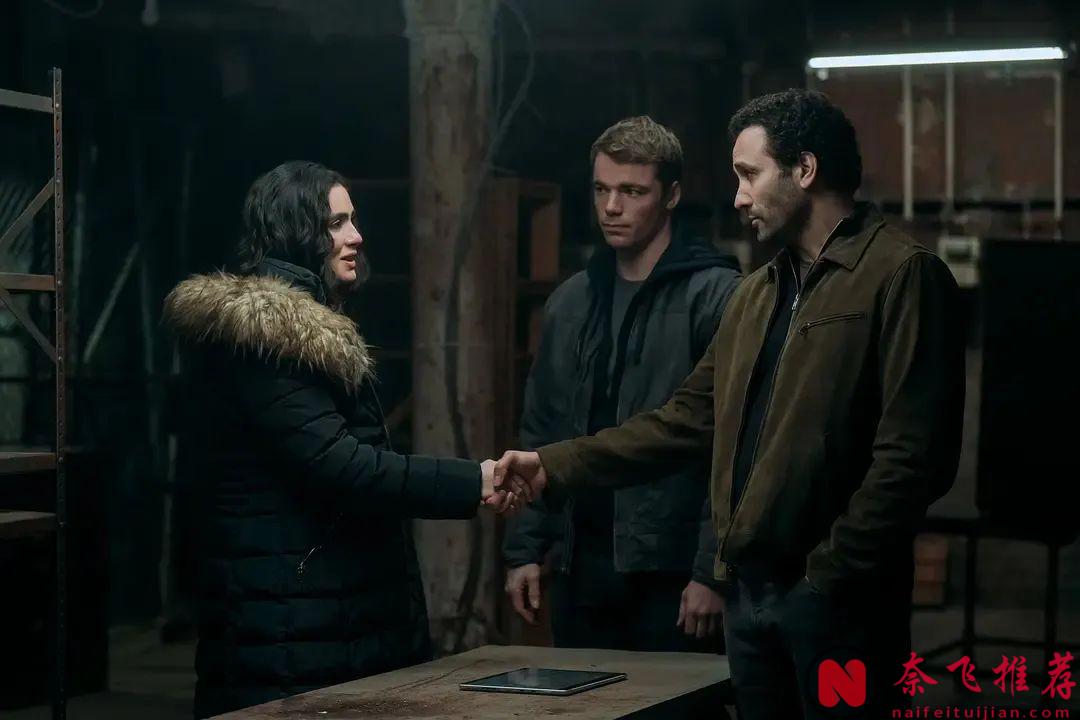 这部Netflix出品的炸裂美剧《​暗夜情报员/夜间探员》第二季终于回归了！