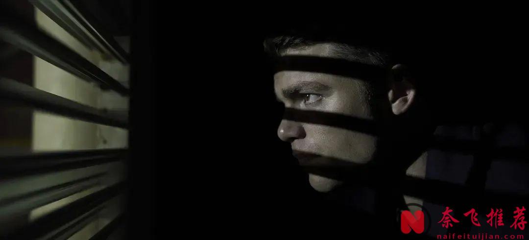 这部Netflix出品的炸裂美剧《​暗夜情报员/夜间探员》第二季终于回归了！