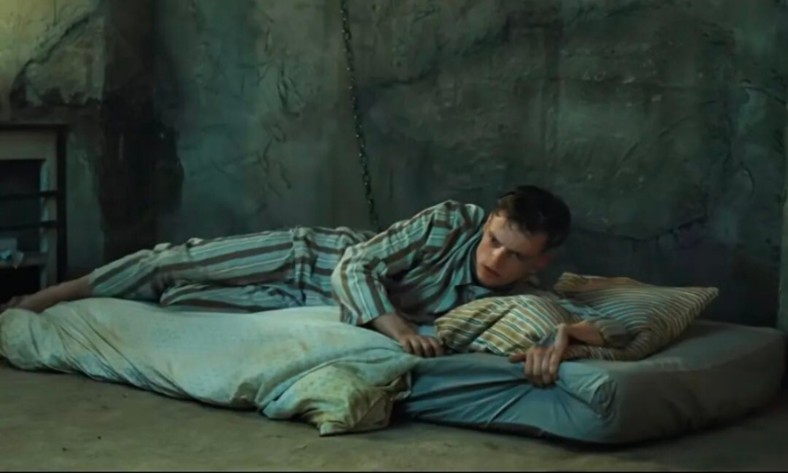 別被片名騙了，這部神作《惡徒/發條狗》看得我後背發涼