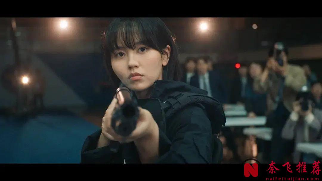 第一集就看得亢奋，这部韩剧《健将联盟》设定有趣，退役运动员化身警察打击犯罪