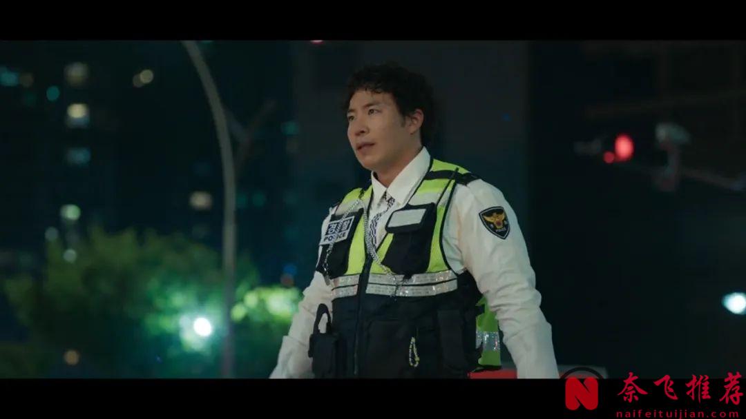 第一集就看得亢奋，这部韩剧《健将联盟》设定有趣，退役运动员化身警察打击犯罪