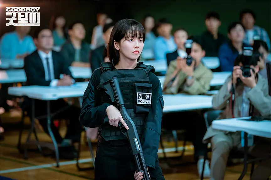 第一集就看得亢奮，這部韓劇《健將聯盟》設定有趣，退役運動員化身警察打擊犯罪