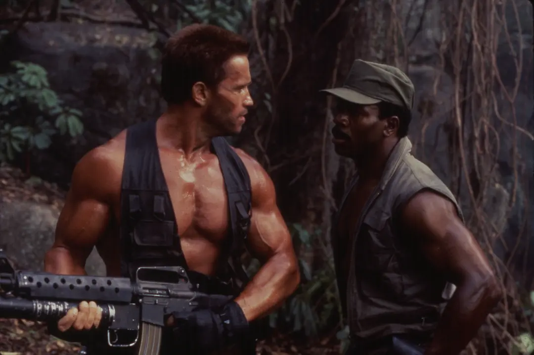 推荐一部曾经的世界级硬汉片《铁血战士/终极战士》！