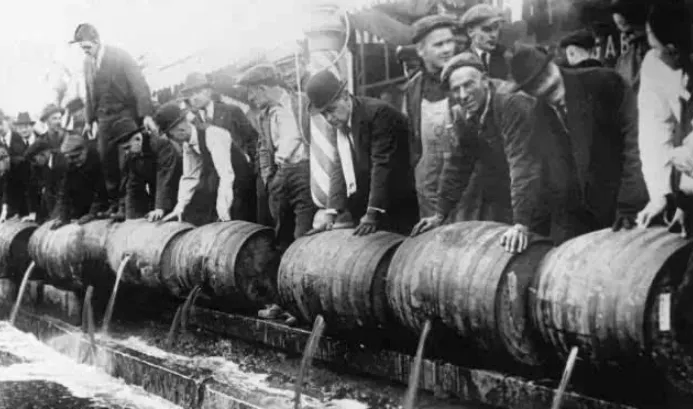 HBO出品的犯罪剧集天花板《大西洋帝国/酒私风云》，后劲十足！