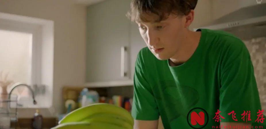 有人說，長大是一種暴力，這句話，用來形容英劇《你本該做的事》中主角的人生，簡直再合適不過！