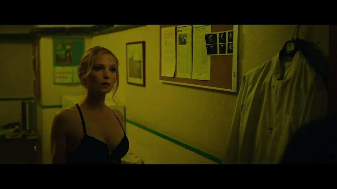 一次整容手术之行恐变嗜血丧尸围剿！大尺度比利时丧尸恐怖电影《美味/尸人诊所》