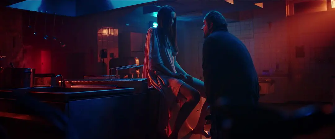 一次整容手术之行恐变嗜血丧尸围剿！大尺度比利时丧尸恐怖电影《美味/尸人诊所》