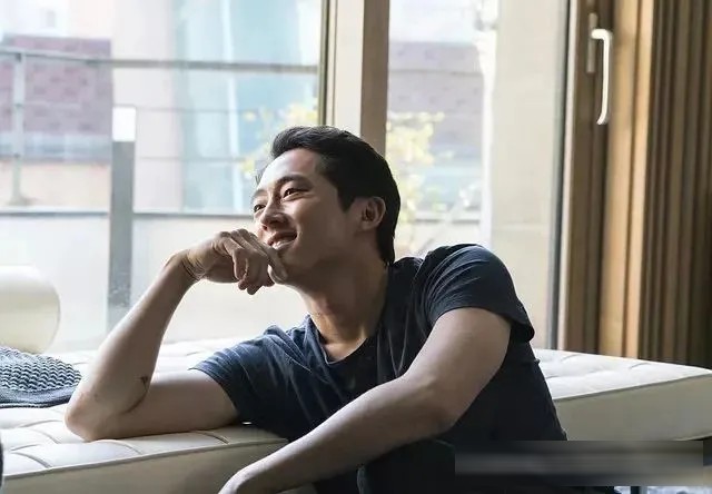 再刷《燃烧/烧失乐园/燃烧烈爱》:李沧东改编村上春树,把空虚拍成一桩无人在意的纵火