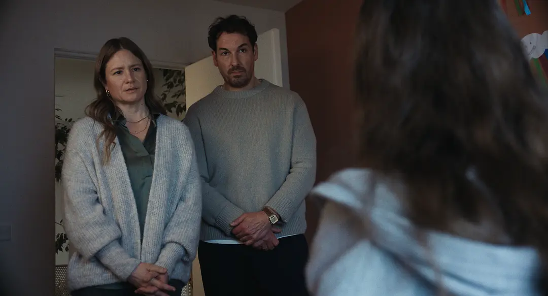 隱私全被看光，這部德國電影《瑪麗埃尓都知道/全知女兒視角》設定也太刺激了