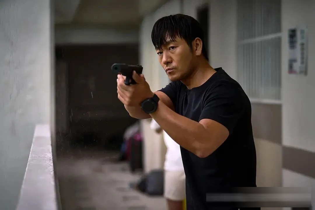 Netflix韩国片《巨洪》：金多美在两万多次轮回里学着当妈妈