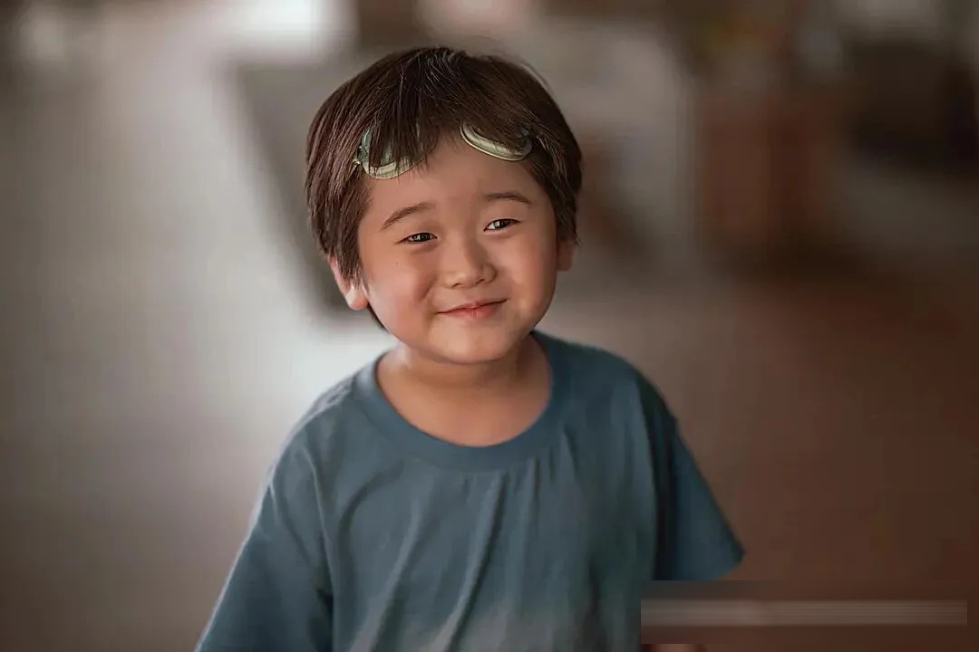 Netflix韩国片《巨洪》：金多美在两万多次轮回里学着当妈妈