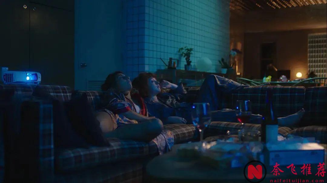 HBO高分經典劇集《難以伺候》，紐約的夜晚很長，而那些孤獨的人，依然不睡覺！