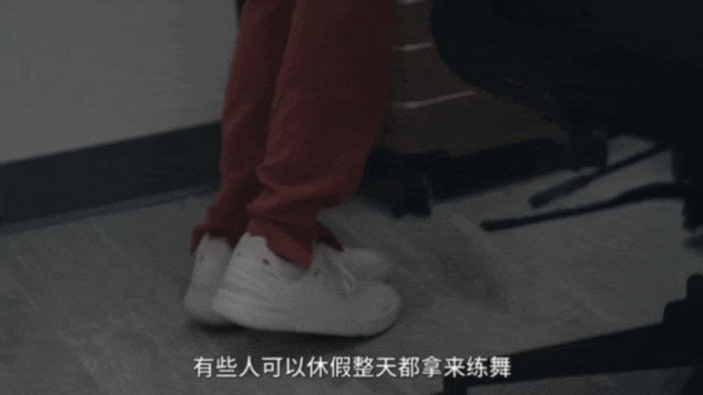 金髮，翹臀和大腿的《美國甜心:達拉斯牛仔隊的啦啦隊長》，Netflix 太敢拍！